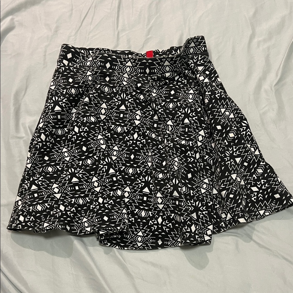 H&M Black and White Patterned Skater Skirt